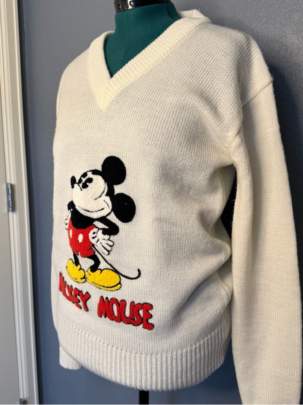 Vintage Disney Mickey Mouse Sweater XL Cream V Neck Graphic Knit Y2K - Picture 3 of 9